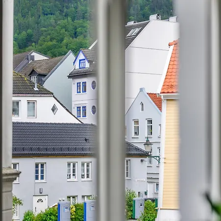Charming Apartment, Walk To Everything In Bergen
